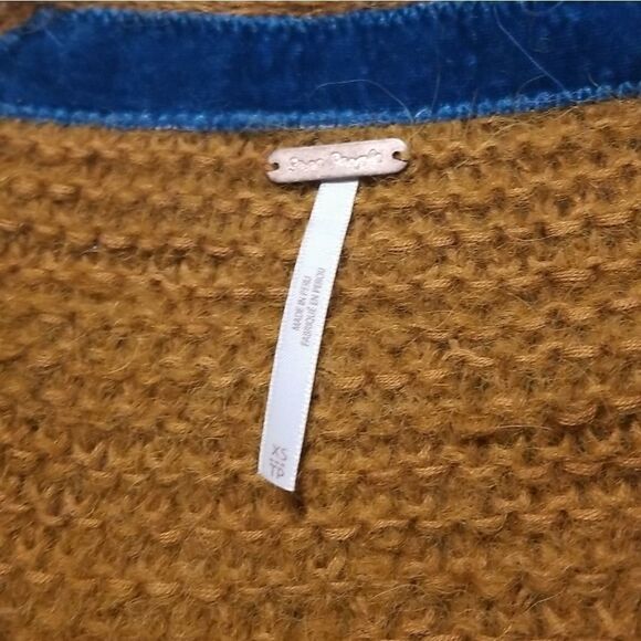 Free People Copper Oversized Relaxed Casual Boho Chic Knit V-Neck Fuzzy Sweater - Picture 2 of 3